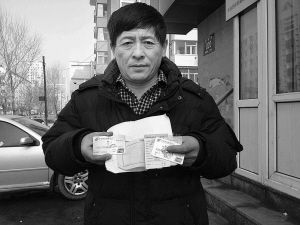 市民捡到银行卡误存入8000元 银行拒担责