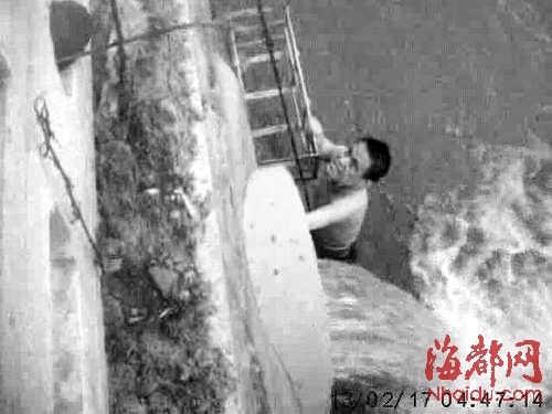 男子醉酒掉内河挣扎三小时后被救