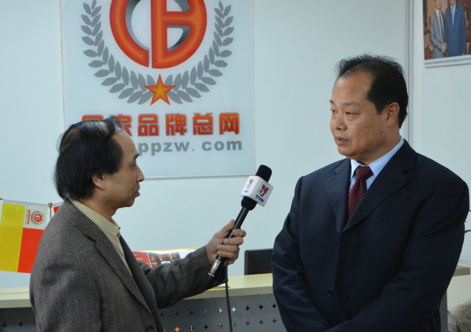 李刚总编辑接受越南通讯社采访