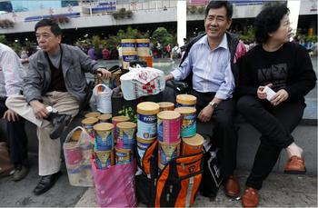 英德澳等国疑因中国人抢购奶粉实行限购