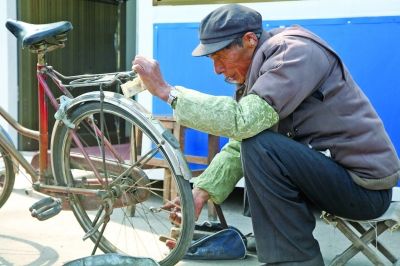 修车14年捐10多万 86岁"感动江苏"老人走了