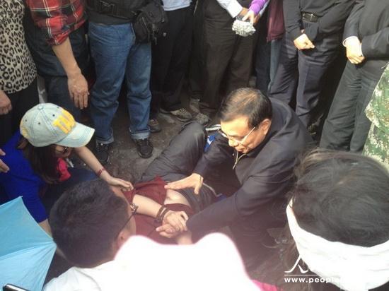 【本网记者随李克强赴现场】遭遇余震 请大家"放心"
