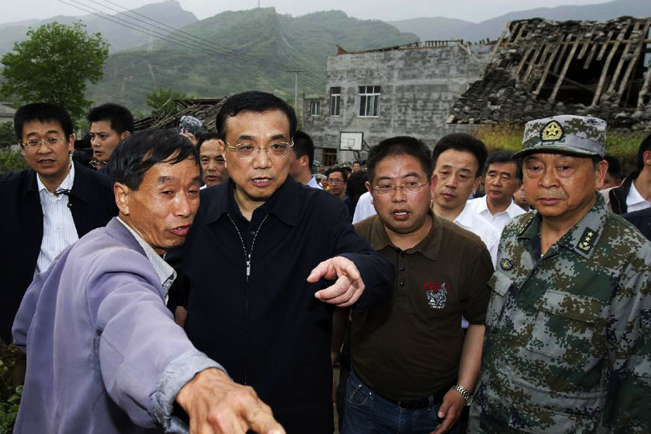 “救人是第一位的”——记李克强赴灾区的二十四小时