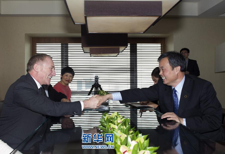 法国皮诺家族宣布将所购圆明园兽首无偿送交中国