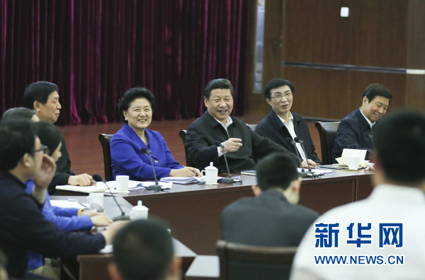 习近平同各界优秀青年代表座谈
