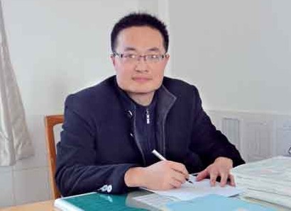 “最美教师”杨向明8秒冲刺救落水儿童 3次放弃求生机会 