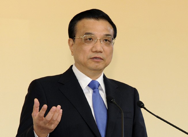 李克强:把服务业打造成经济新引擎 最大限度“松绑”