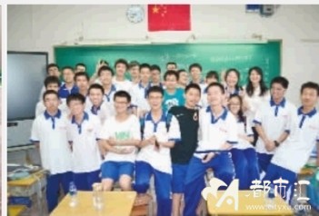 湖南师大附中最牛班18班，26人被保送北大清华，图为部分学生合影。