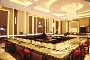 山东黄金上市10年17次收购 大股东5倍倒卖资产