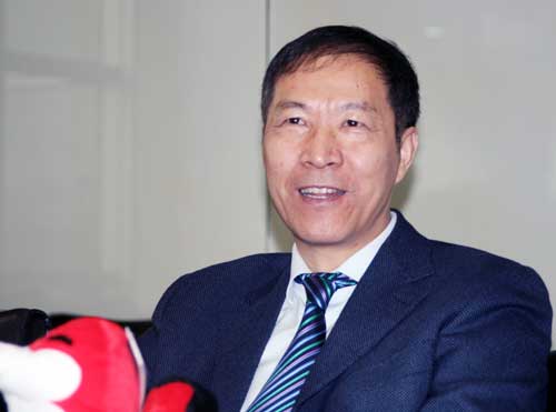 华生：预警金融危机 兵临发审改革