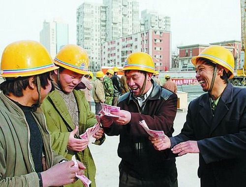 &ldquo;高薪&rdquo;农民工背后秘密：每天工作12个小时以上