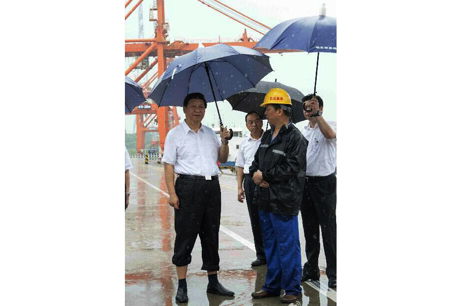 习近平：国家强大要靠实体经济 不能泡沫化