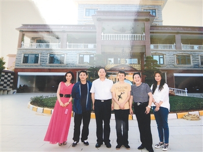 王林出书收录与名人高官合影