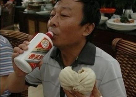 茅台走下神坛 平民化突围艰难