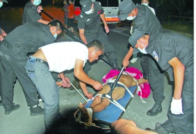 儿子被狗咬 爸爸为儿吸毒血发狂犬病身亡