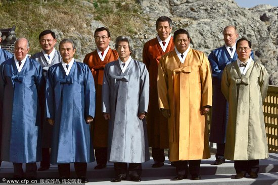 盘点历届APEC领导人“特色服装秀”