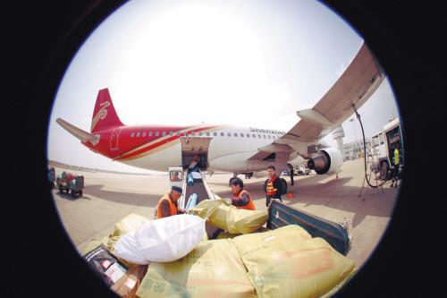 双11将至 快递公司急调百架飞机或运4亿件包裹