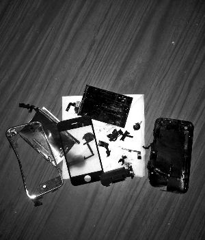 iPhone待机时爆炸 苹果客服称或因电池老化