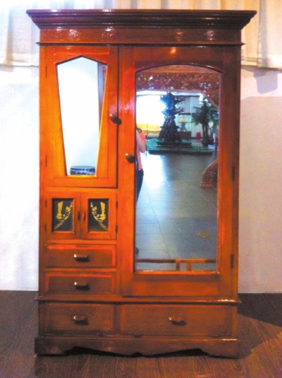 李长春自制家具