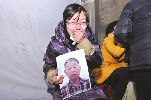 男子救落水男童离世 获救者母亲下跪道歉