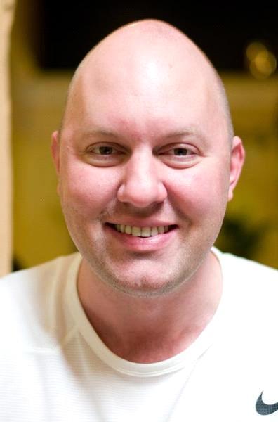 马克·安德森/Marc Andreessen

	作为企业家、顾问、投资者以及有影响力的Twitter用户，马克·安德森在硅谷的小圈子里可是鼎鼎大名。2009年，这位网景通讯公司（Netscape Communications）的联合创始人与合伙人本·霍洛维茨（Ben Horowitz）全职做起了投资生意。安德森参与了Twitter和LinkedIn的种子投资，并且是Skype（2011年被微软收购）、Groupon（2011年上市）和星佳（Zynga，2011年上市）的较晚阶段投资者。他现在坐镇电子港湾（eBay）、惠普（HP）、Facebook、Anki和Oculus VR的董事会，其中Oculus VR是开创性虚拟现实头戴设备Oculus Rift的制造商。安德森还引导其公司对Fusion-IO（2011年上市）、Airbnb、Glam Media和Instagram进行投资。2014年，他抽出时间成为了Twitter上的言论领袖，从媒体的未来到匿名共享应用的伦理道德，通过在一系列话题上反复争论，与8万多名粉丝形成互动。