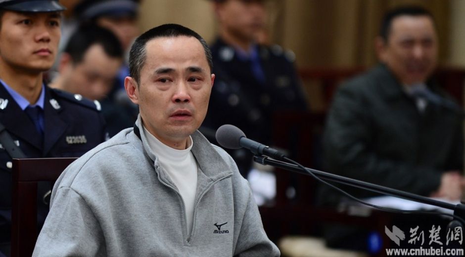 刘汉出庭受审 情绪失控痛哭