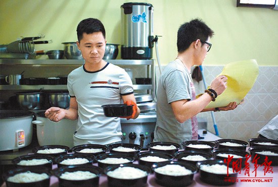 北大硕士：米粉店里找寻不一样的人生