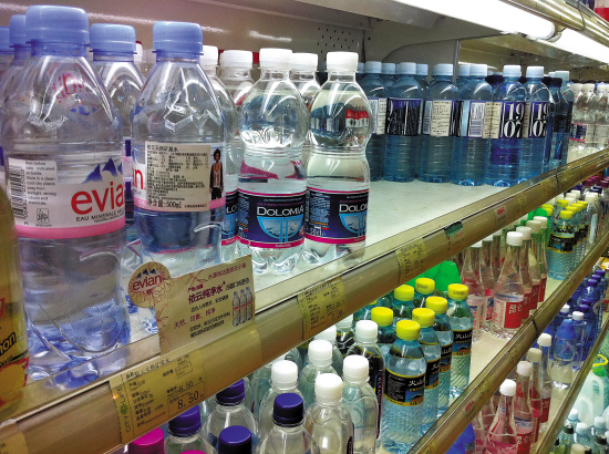 高端水搅浑饮用水市场行业乱象：炒概念价差大