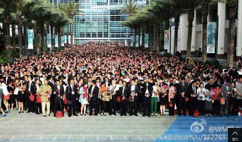 中国7000人旅行团赴美集体唱国歌