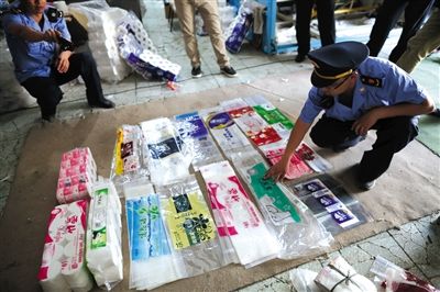北京一造假窝点被查 冒牌卫生纸装满三车涉及13种品牌