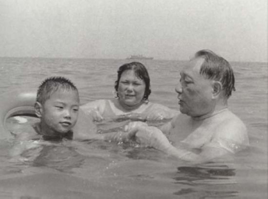 1979年8月，75岁的邓小平在山东省烟台。