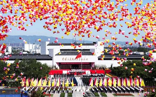 习近平等党和国家领导人向抗战烈士敬献花篮