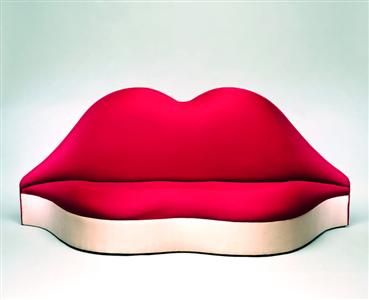 《梅伟斯的唇形沙发》