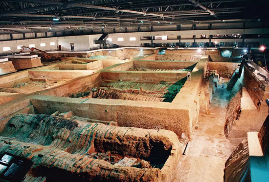 兵马俑二号坑再发掘：一座坑与一座陵