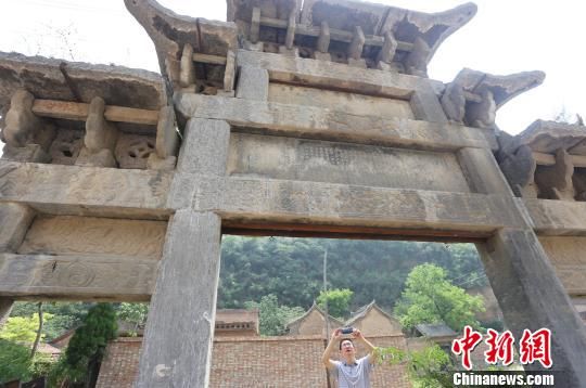 河南山村藏身两座清代贞节牌坊 保存完好(图)