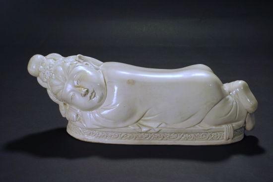 定窑&ldquo;美人枕&rdquo;拍出3亿元 众多行家视其为赝品