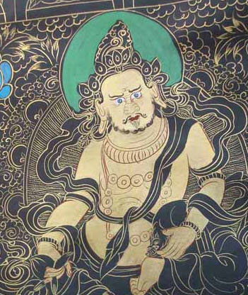 黑唐卡（图片来源：百度图片）以黑色为基底，用纯金色勾勒，点缀少量色彩或象征性的晕染出人物和景物的主要结构及明暗，意趣神秘而深沉，这就是藏传佛教艺术中与彩绘唐卡一脉相承，而又自成一体的绘画形式——黑唐卡，藏语称“那唐”。