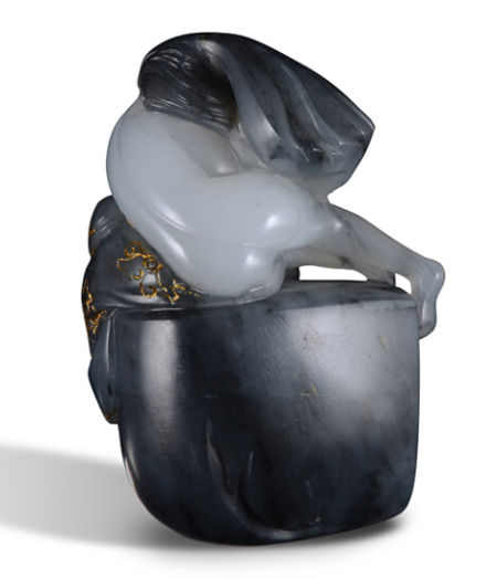 00888 杨中伟 和田青花裸女把件 00888 杨中伟 和田青花裸女把件