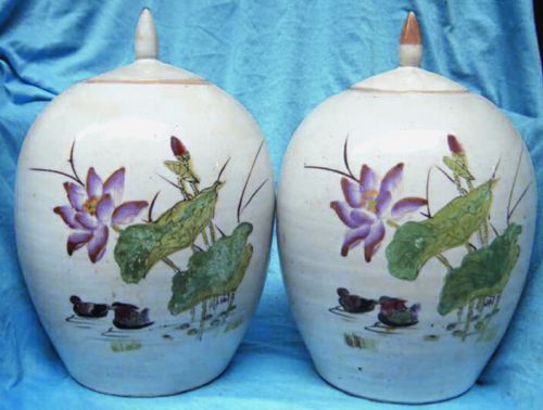 瓷器表面的荷花图案(图)