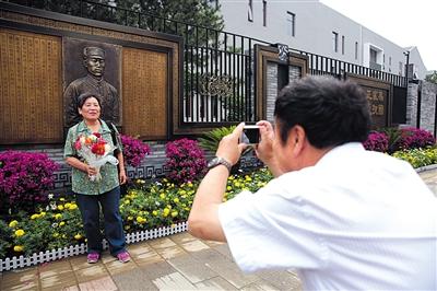 佟麟阁赵登禹纪念雕塑在北京落成
