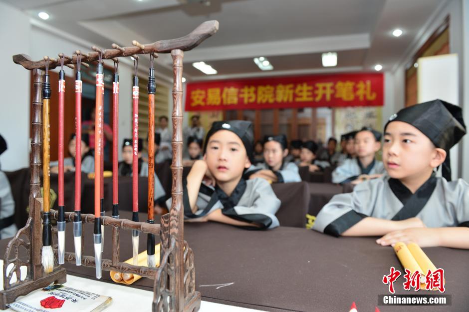 三峡百名学童行&ldquo;开笔礼&rdquo;弘扬传统文化 组图