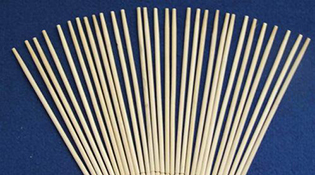 一次性竹筷泡水变色 测出重金属