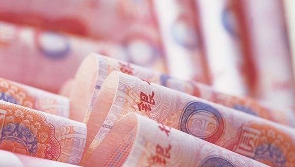 人民币面临怎样的抉择？