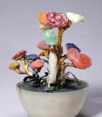 故宫里精美绝伦的玉石珠宝盆景