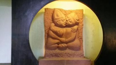 四川天下第一吻石雕出土74年后首现故宫