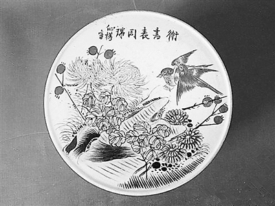 民国粉彩瓷盒藏品：鸟雀呼晴秋日暖