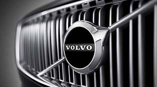 沃尔沃XC60正常行驶中气帘爆裂 副驾乘客受伤