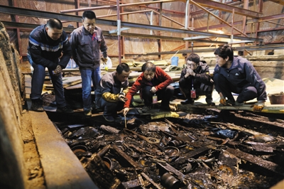 考古队领队杨军已经在西汉海昏侯墓内研究了近5年，对考古的发掘和研究者来说，这是一个细致而漫长的过程。文物保护甚至需要两代人去完成。A16-A17版摄影/新京报记者 侯少卿 摄