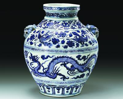 罕见元青花大罐再现拍场 肩部装饰双狮耳