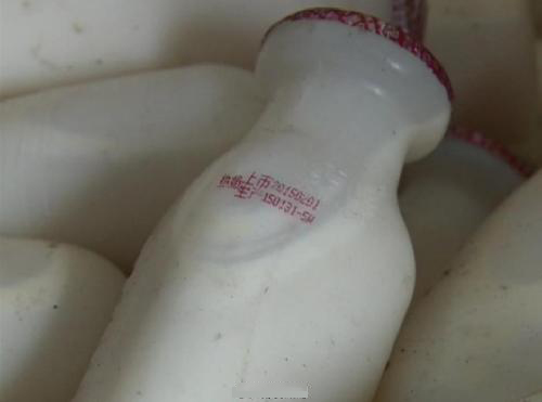 浙江奶企将25万瓶过期奶二次销售 称喝不出来